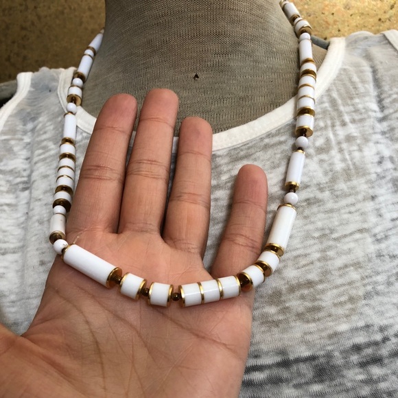 White Vintage Necklace - Picture 3 of 5